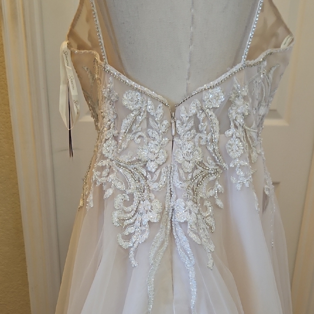 Galina Signature Elegant Beaded Plunging V  Wedding Dress Size 16W NWT - Picture 13 of 14